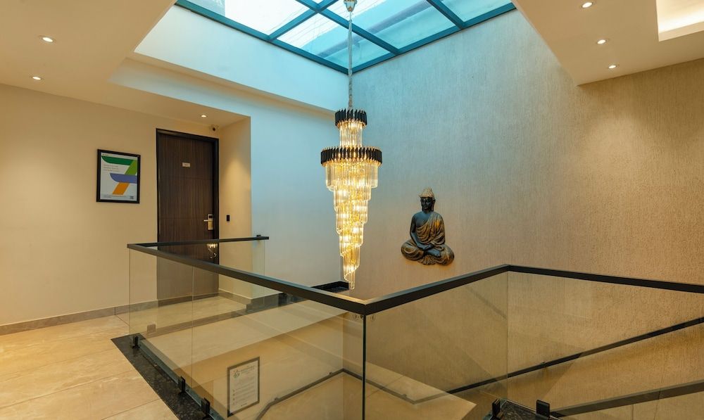 Treebo Bombay Palace 3