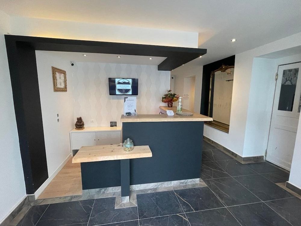 Le Central Hôtel Bar 2 estrelas em Oloron-Sainte-Marie