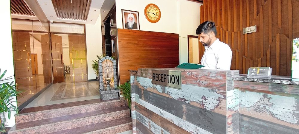 Hotel Lake View -Near Sukhna Lake 3