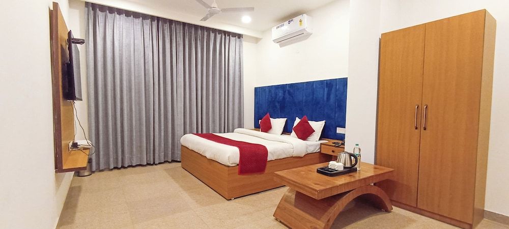 Hotel Lake View -Near Sukhna Lake