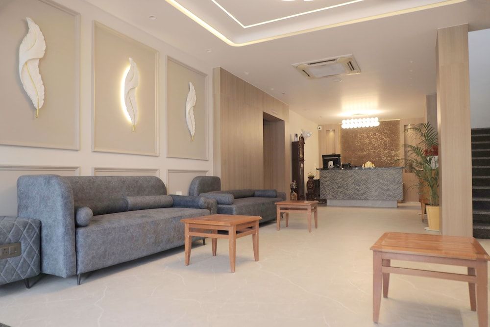 Hotel The Excellency 2