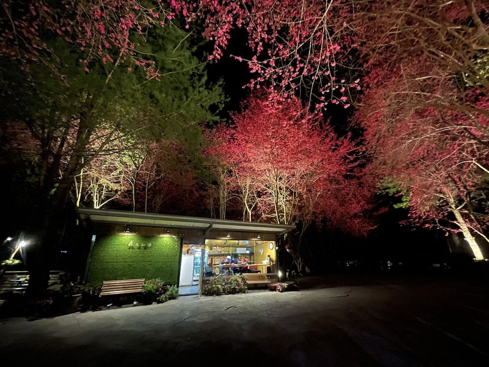 Mhuwe hotspring -1 estrellas en Renai