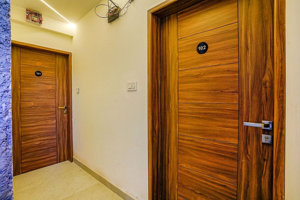 Fabhotel Crystal Inn 3