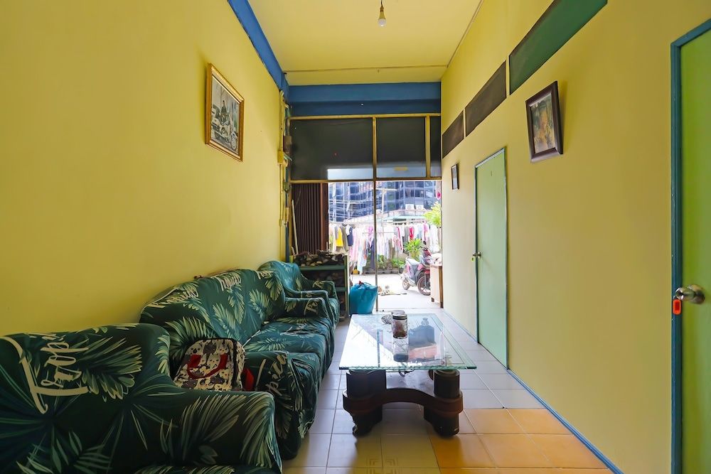 Hotel O Penginapan LorraNearPasar Oleh Oleh 2