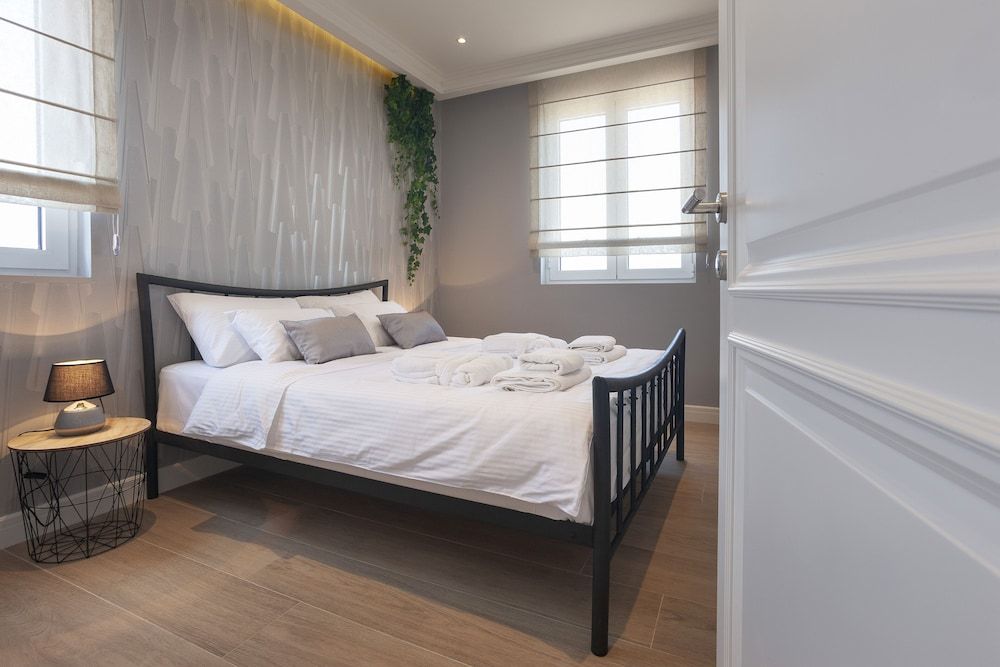 Dj City Vista Luxury Apartments 2