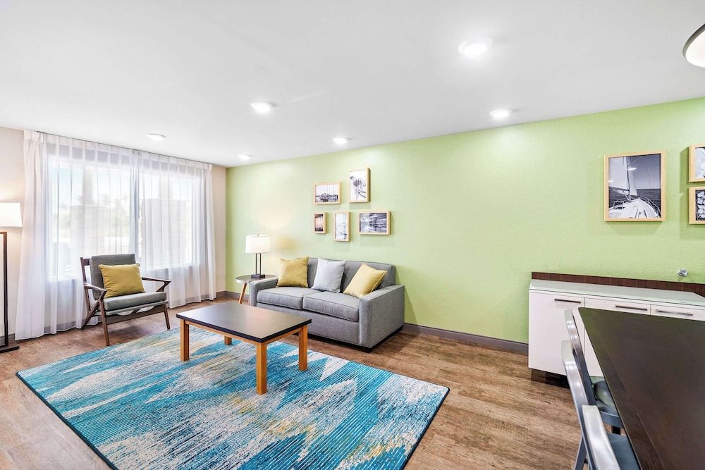 Woodspring Suites Fort Myers - Cape Coral 3