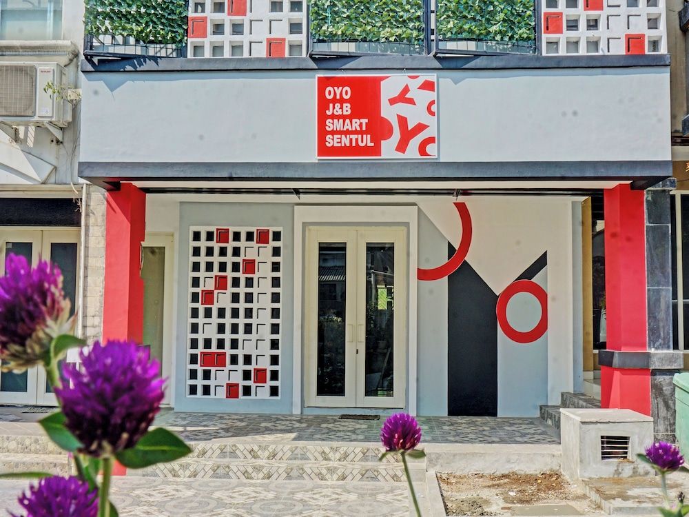 Capital O 92765 J&b Smart Sentul 2