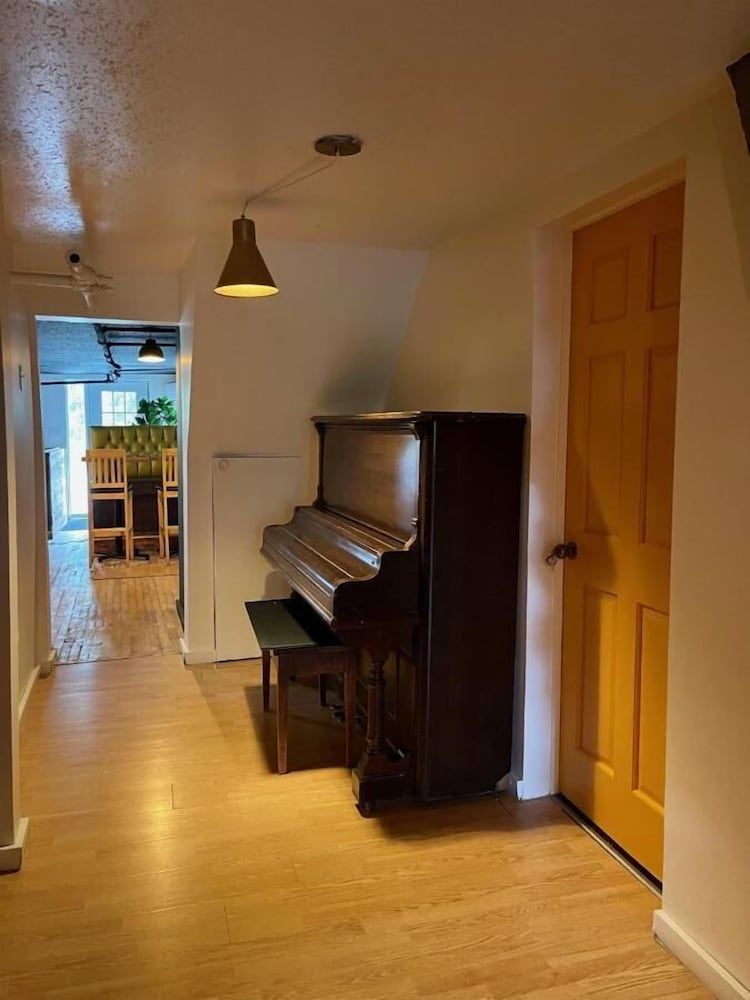 Jaune Hôtel Boutique 2