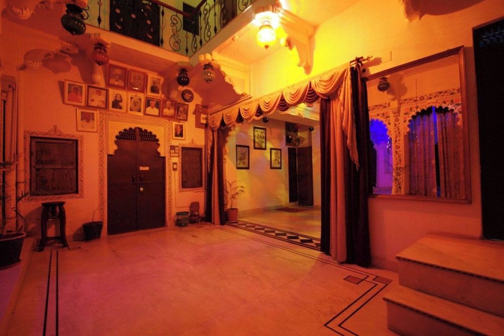 Nukkad Guest House Near Lake Pichola 2