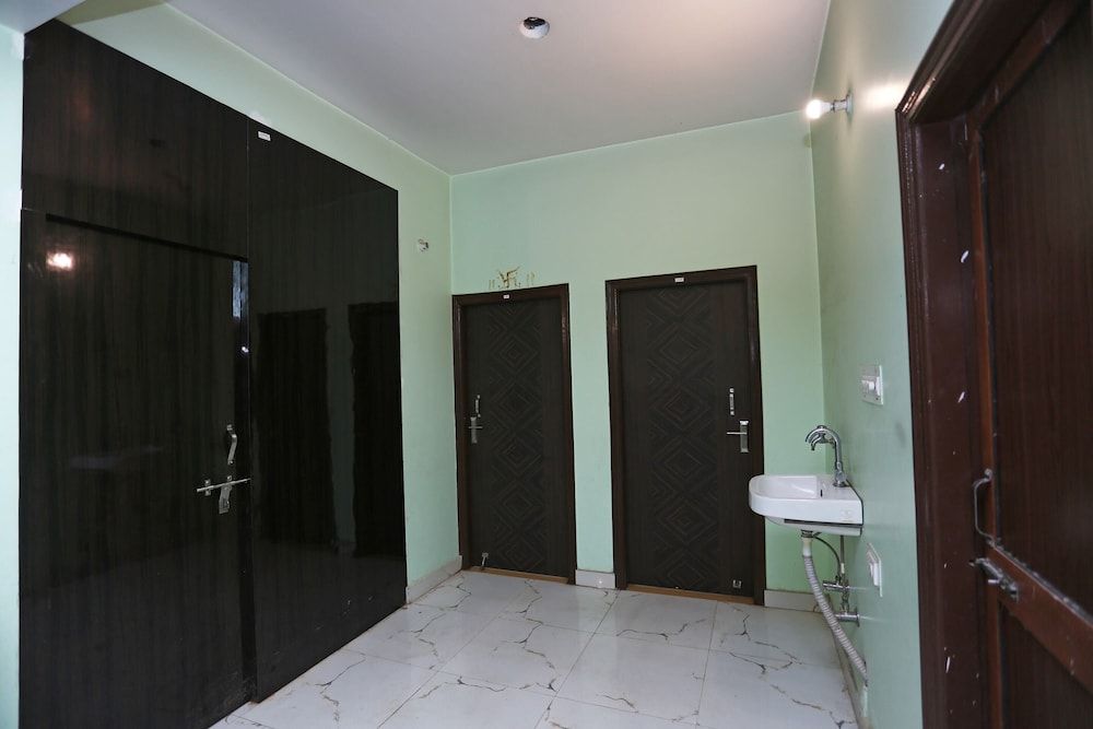 OYO Flagship 22740 Near Anisabad Golambar 2