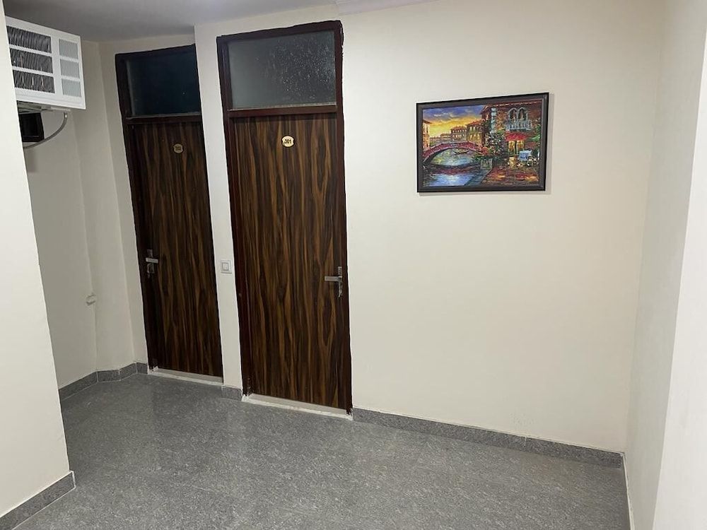 Roomshala 123 Happy Homes Saket 2