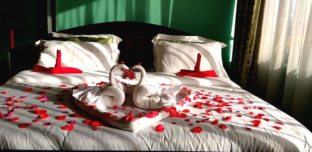 Alexander Hotel & Tours 2