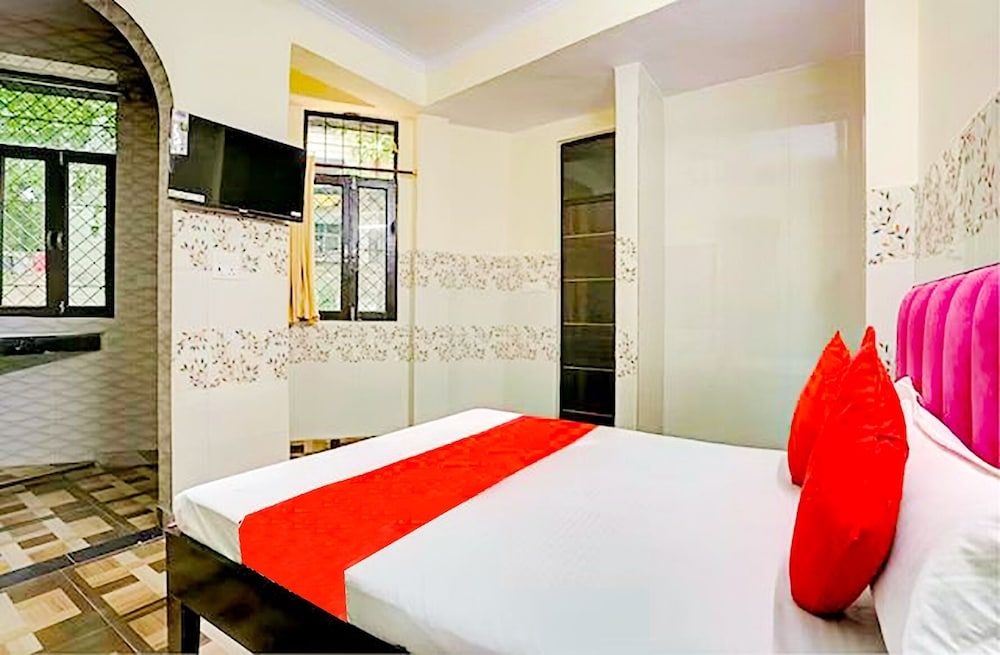 Roomshala 164 Hotel Thanks 3