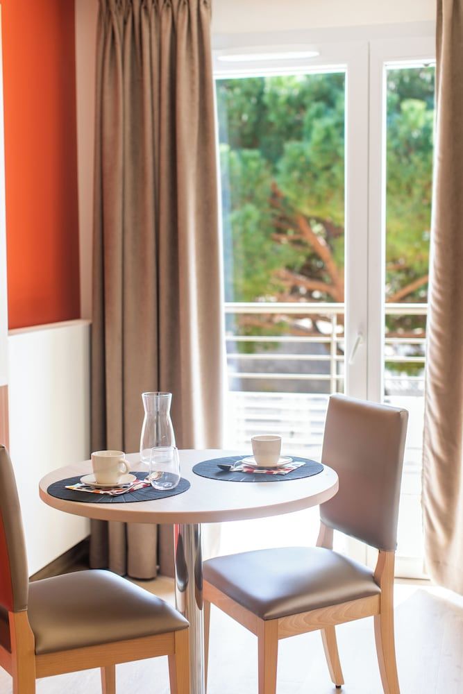 Zenao Appart Hôtel Fréjus