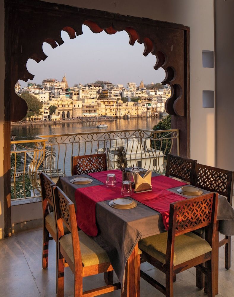 Dera Pichola A Lake Facing Hotel 4 estrelas em Udaipur