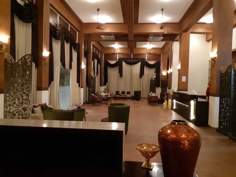 The Grand Neelam Hotel 3