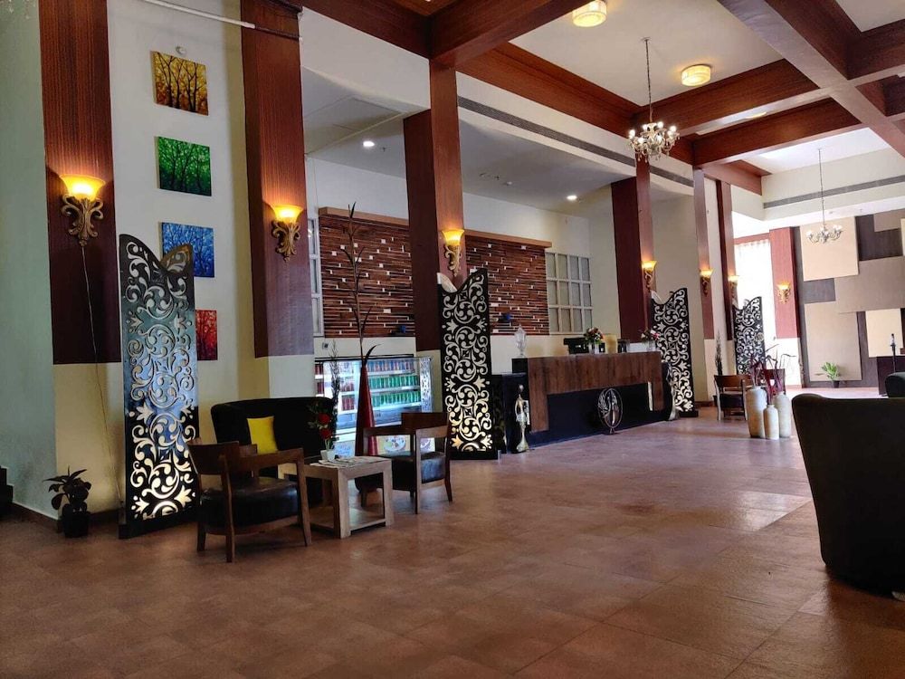 The Grand Neelam Hotel 2