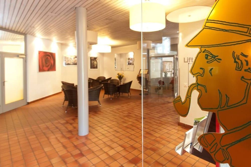 Hotel Sherlock Holmes & Khana Restaurant 200 m Gondola to Hasliberg Ski 2