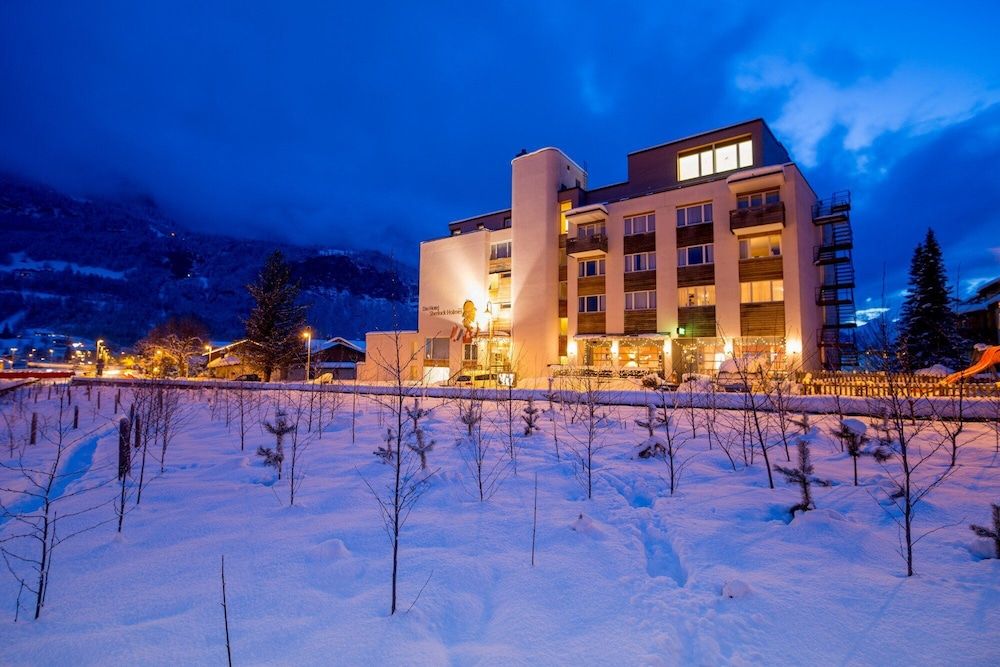 Hotel Sherlock Holmes & Khana Restaurant 200 m Gondola to Hasliberg Ski 3 stelle a Meiringen