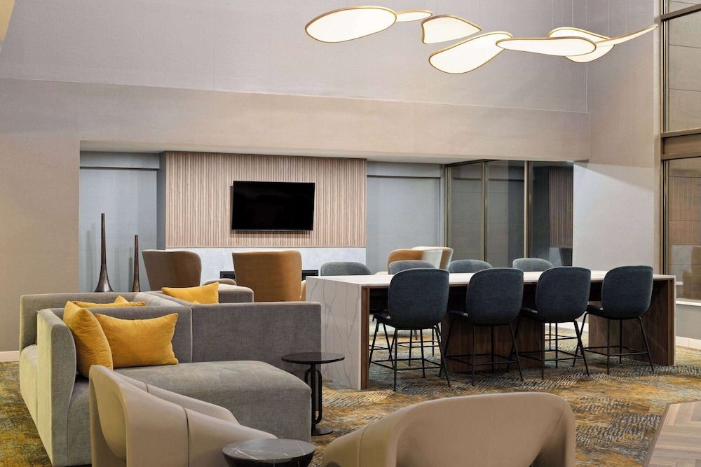 La Quinta Inn & Suites by Wyndham Yakima Downtown 3