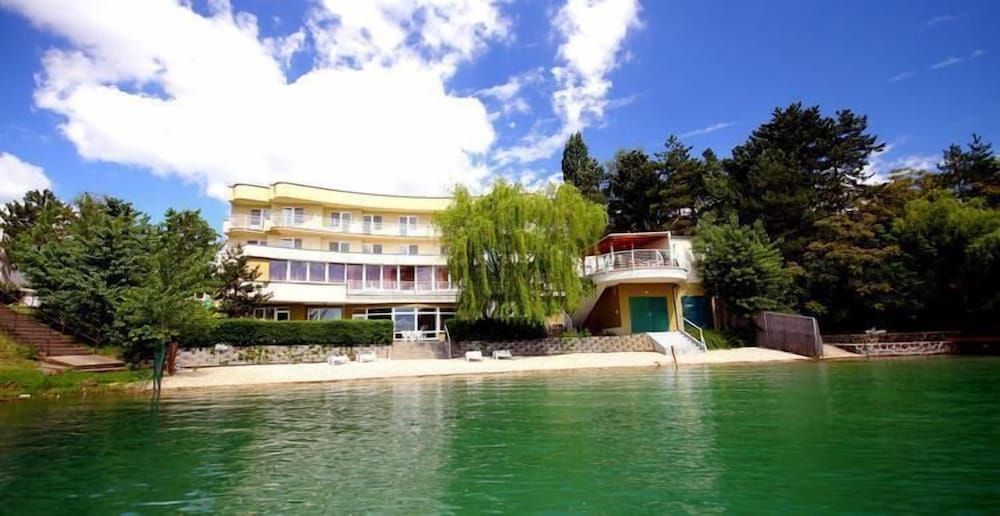 Hotel Zátoka 3 estrellas en Senec