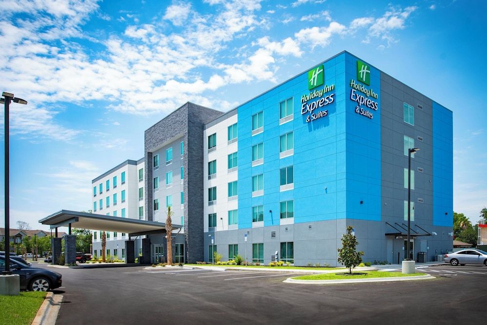 Holiday Inn Express & Suites Pensacola Airport North – I-10 by IHG 2 estrellas en Pensacola