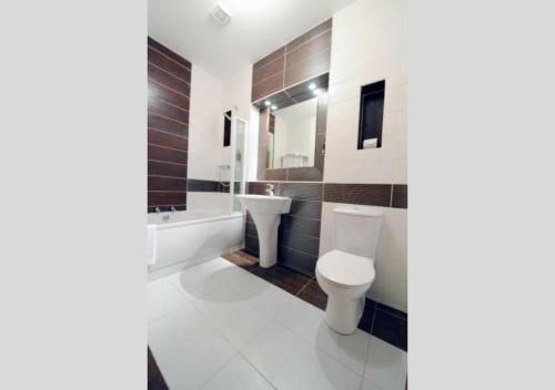 Carrick Plaza Suites and Apartments 3