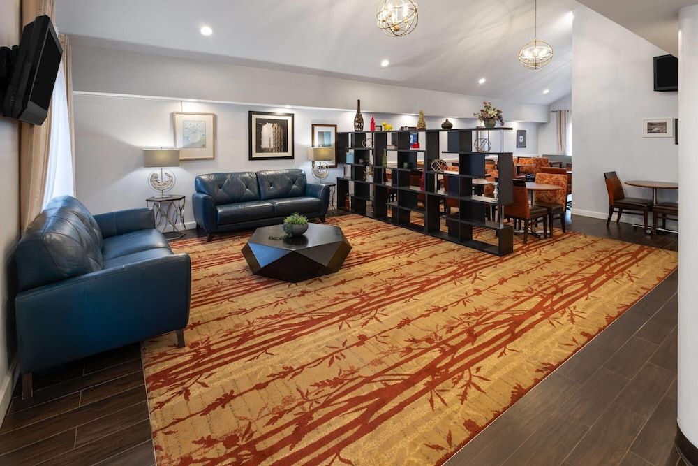 Tysons Corner Suites, A Baymont by Wyndham 3