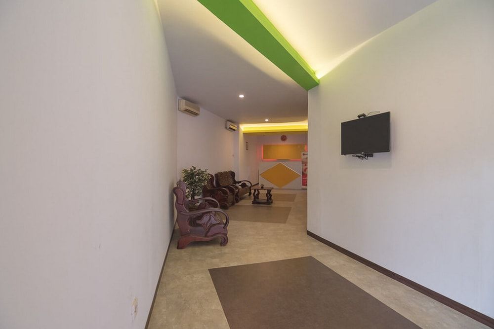 RedDoorz near ITC Mangga Dua 2