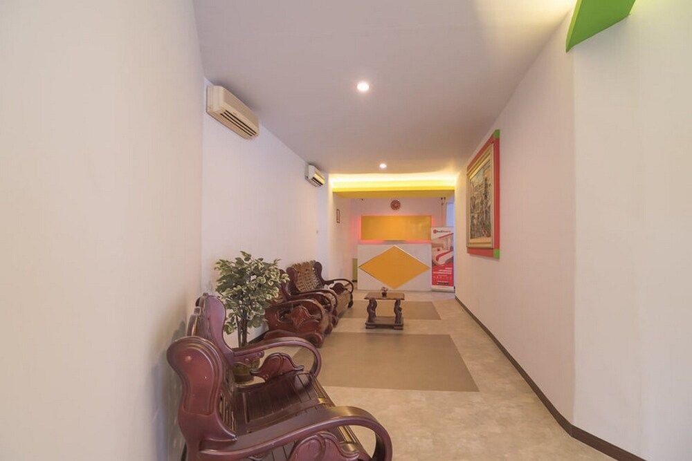 RedDoorz near ITC Mangga Dua 3