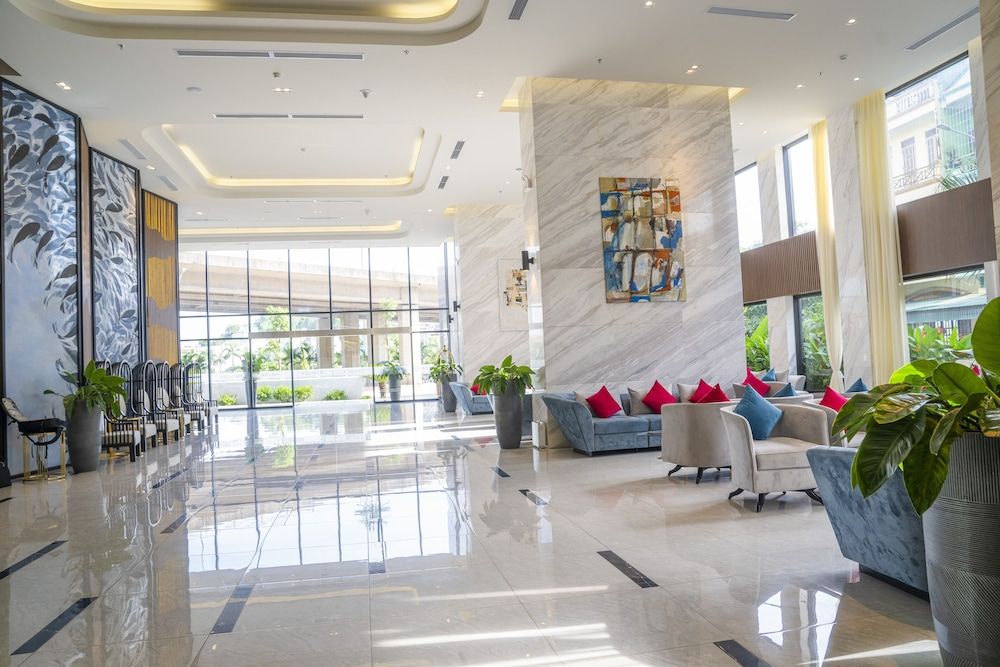 Ramada Hotel & Suites by Wyndham Halong Bay View 2