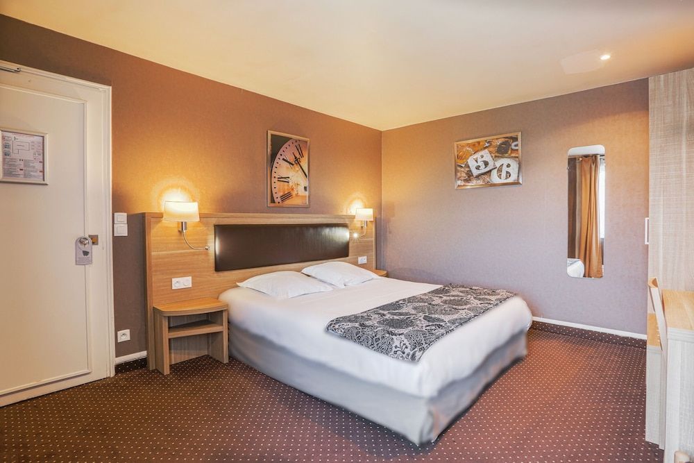 Hotel SPA Piscine le Petit Castel 3