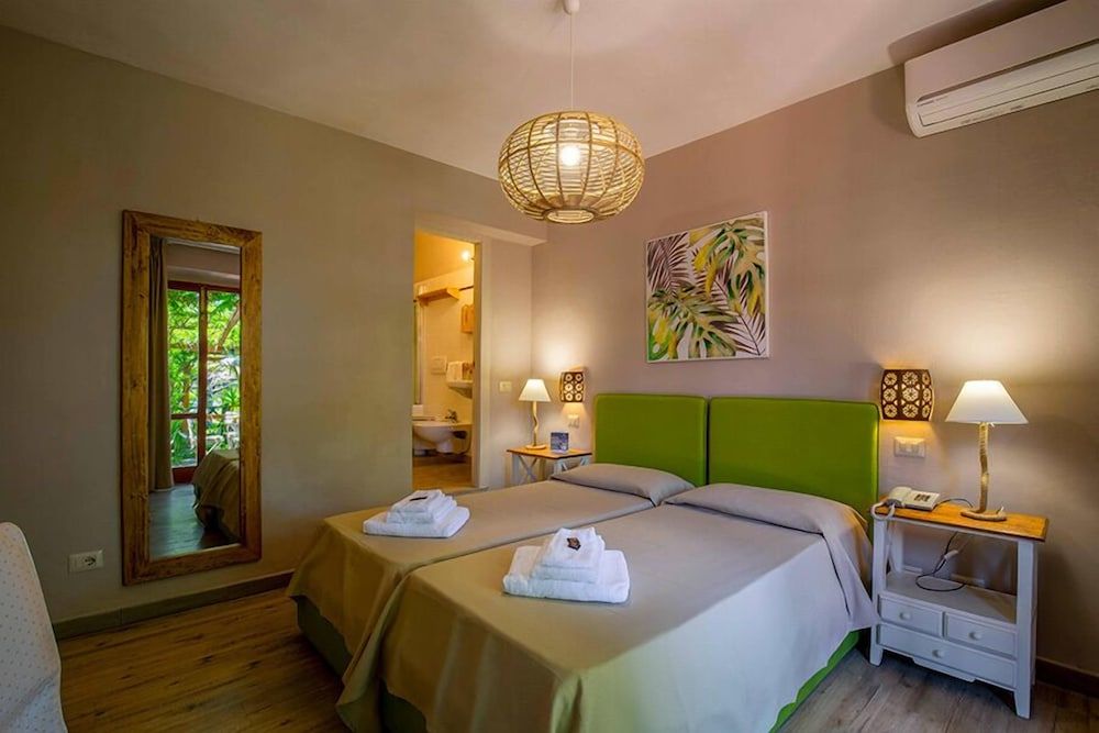 Hotel Cernia Isola Botanica 3 estrelas em Procchio