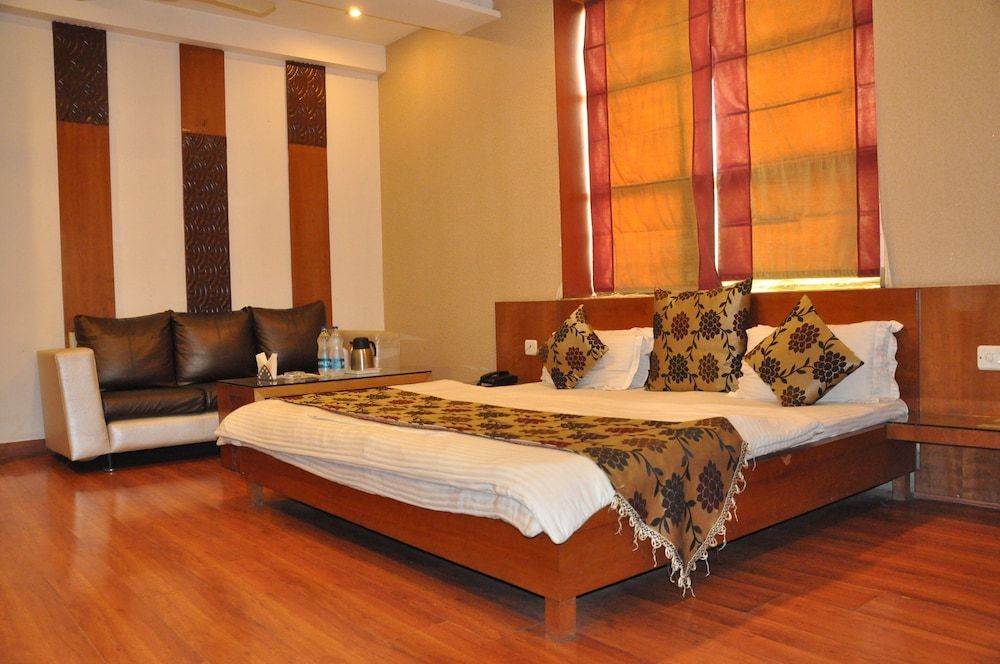 Hotel Mandakini Plaza 3