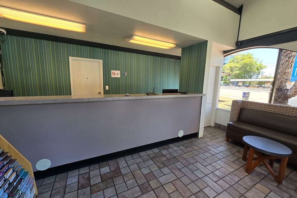 Super 8 by Wyndham San Jose Airport 2