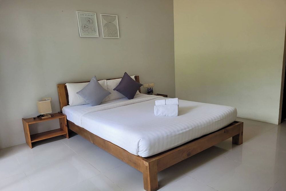 Snooze Inn Phuket 3