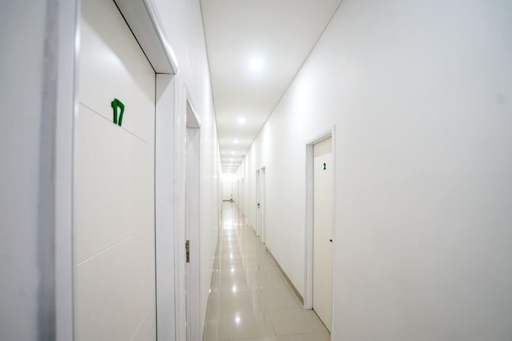 OYO 443 Hotel Barlian 2