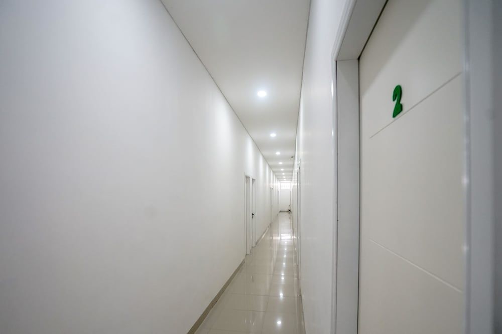 OYO 443 Hotel Barlian 3