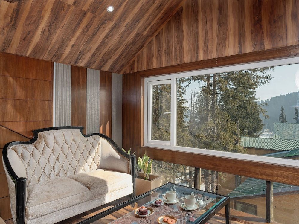 Pine Spring Resort Gulmarg 3