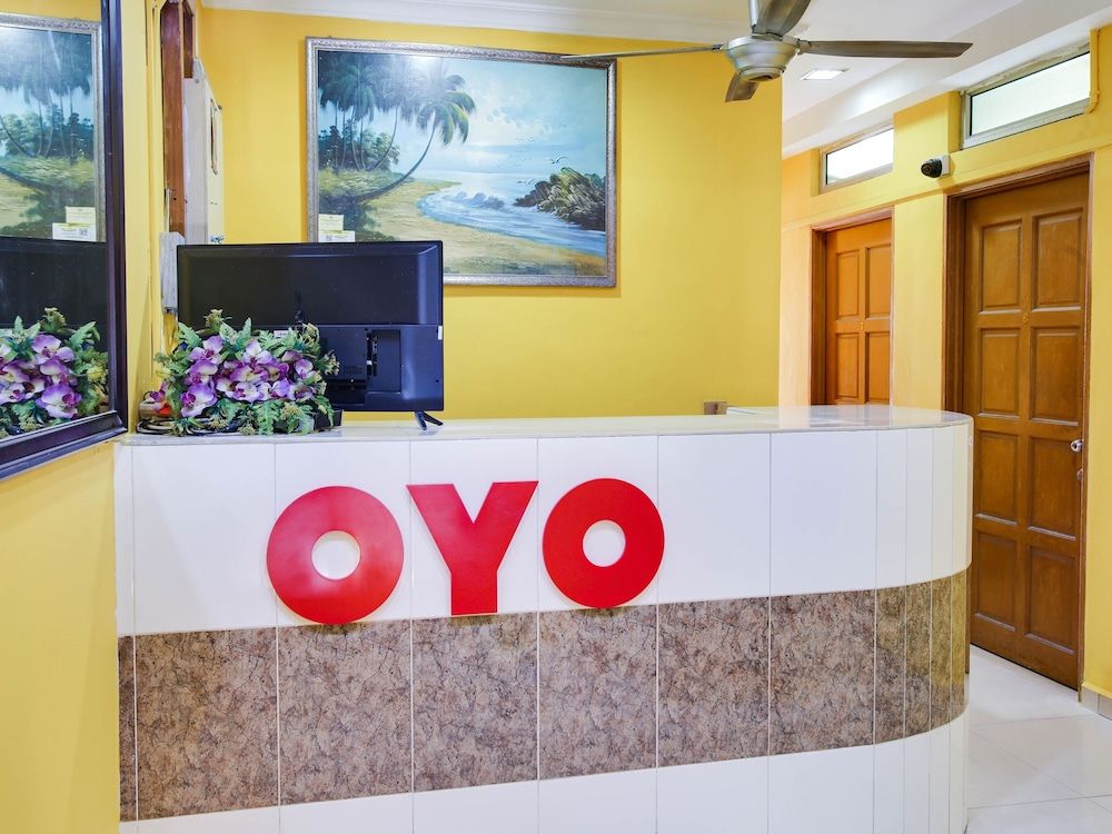 OYO 89406 Lucky Budget Hotel 3