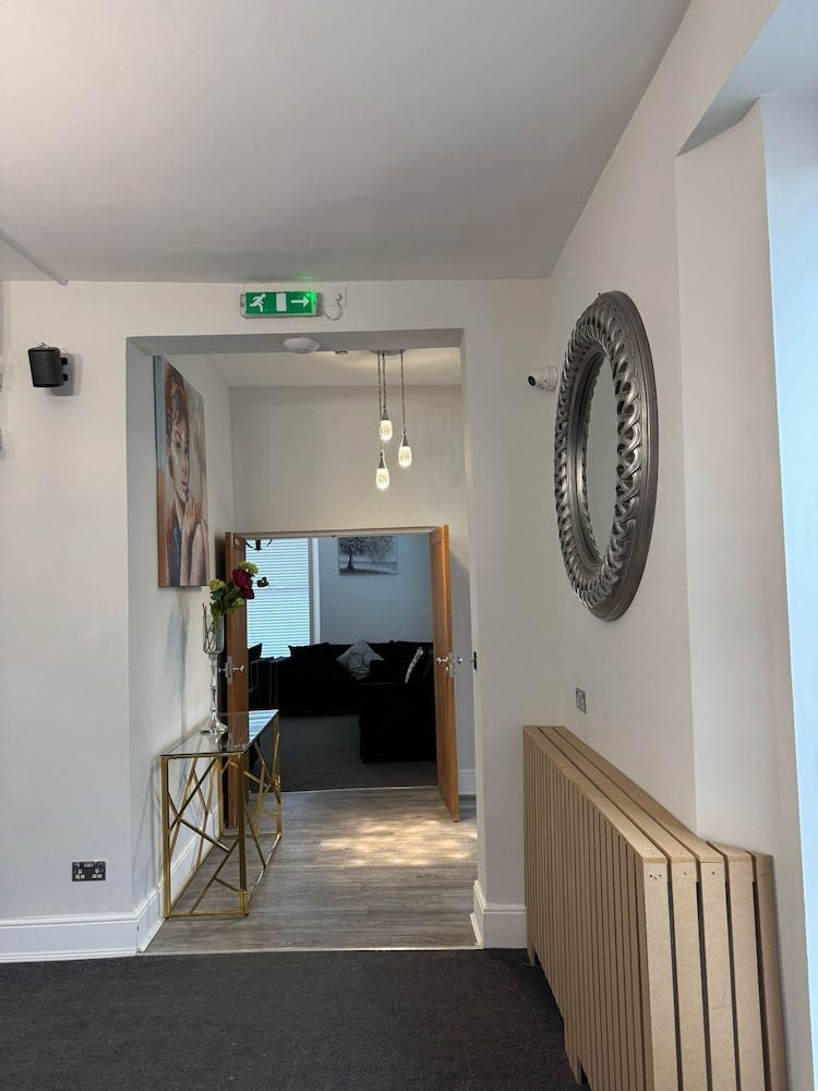 OYO Watton Vibe Hotel 2