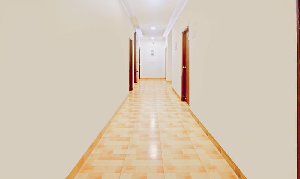 Itsy Hotels Igloo Residency Raja Seat 2