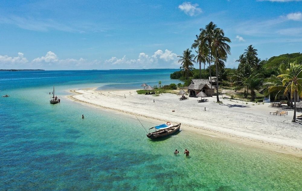 Basecamp Mafía Island