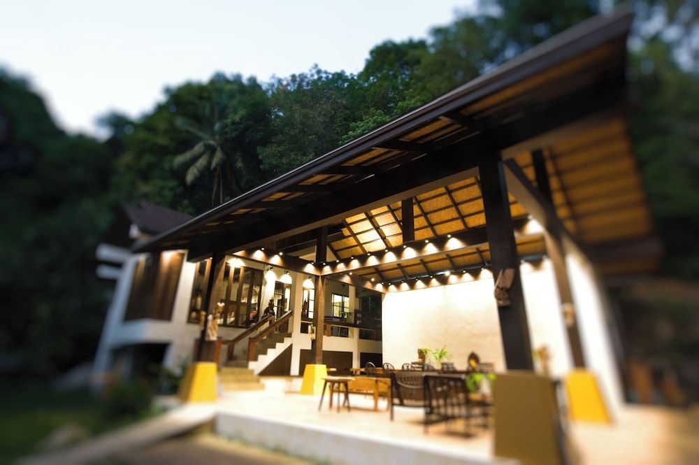 Kawarin Secret Hut Hotel and Resort 3