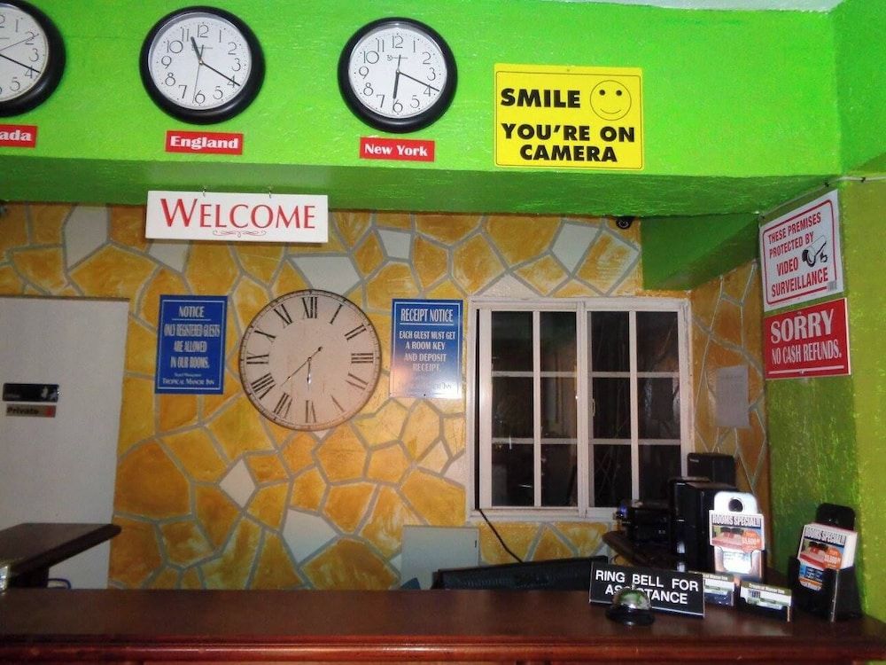 Tropical Manor Inn 3