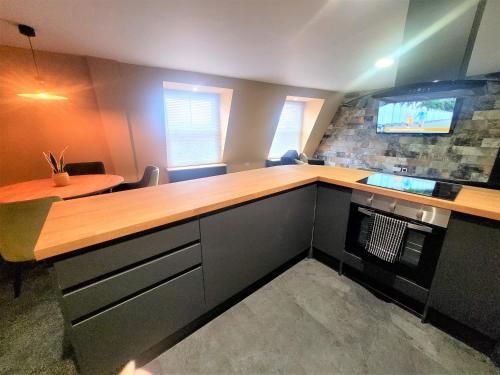 New County Hotel & Serviced Apartments by RoomsBooked 2