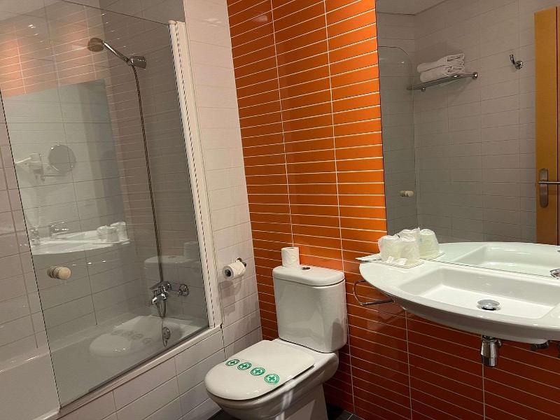 Blu Hotel Pamplona 2