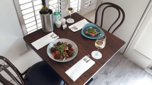 The Mariner, Westport 2