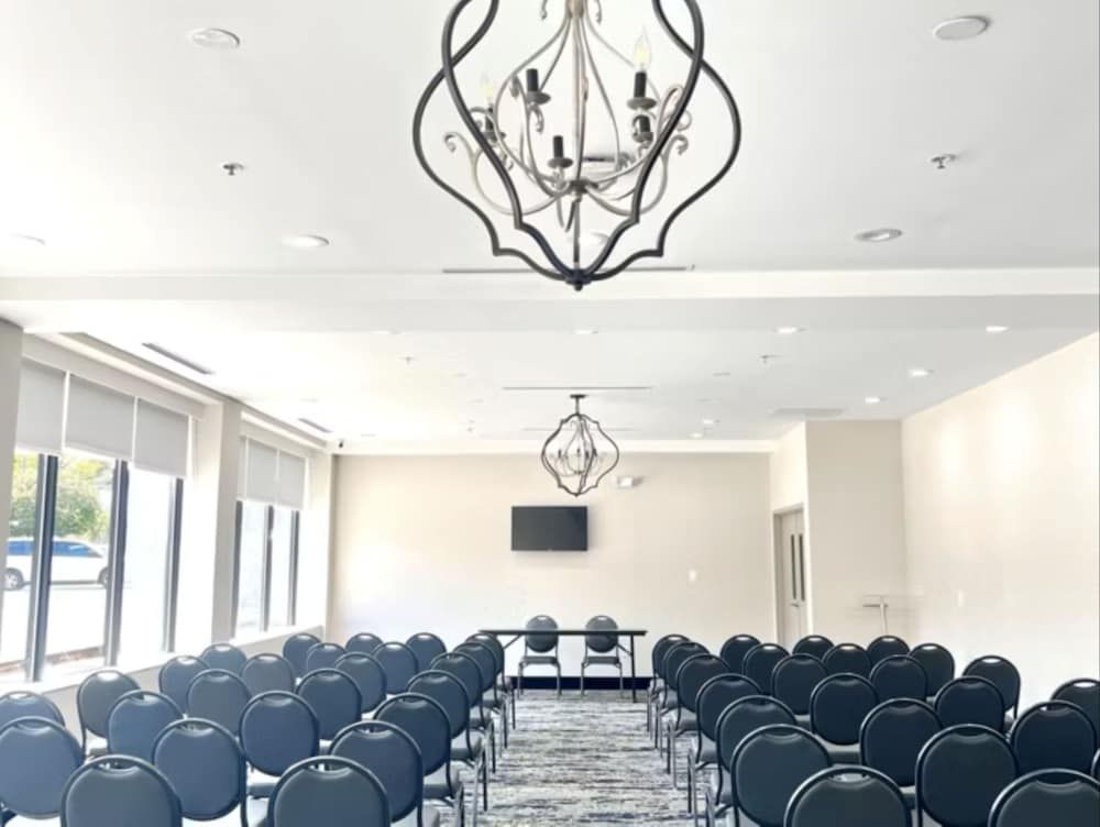 Holiday Inn Express And Suites Washington Dc Noma by IHG 2