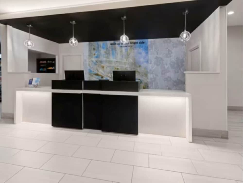 Holiday Inn Express And Suites Washington Dc Noma by IHG 3